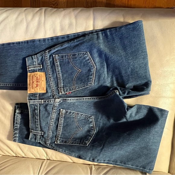 MOVING SALE! Vintage Levi jeans 550 - Picture 3 of 7